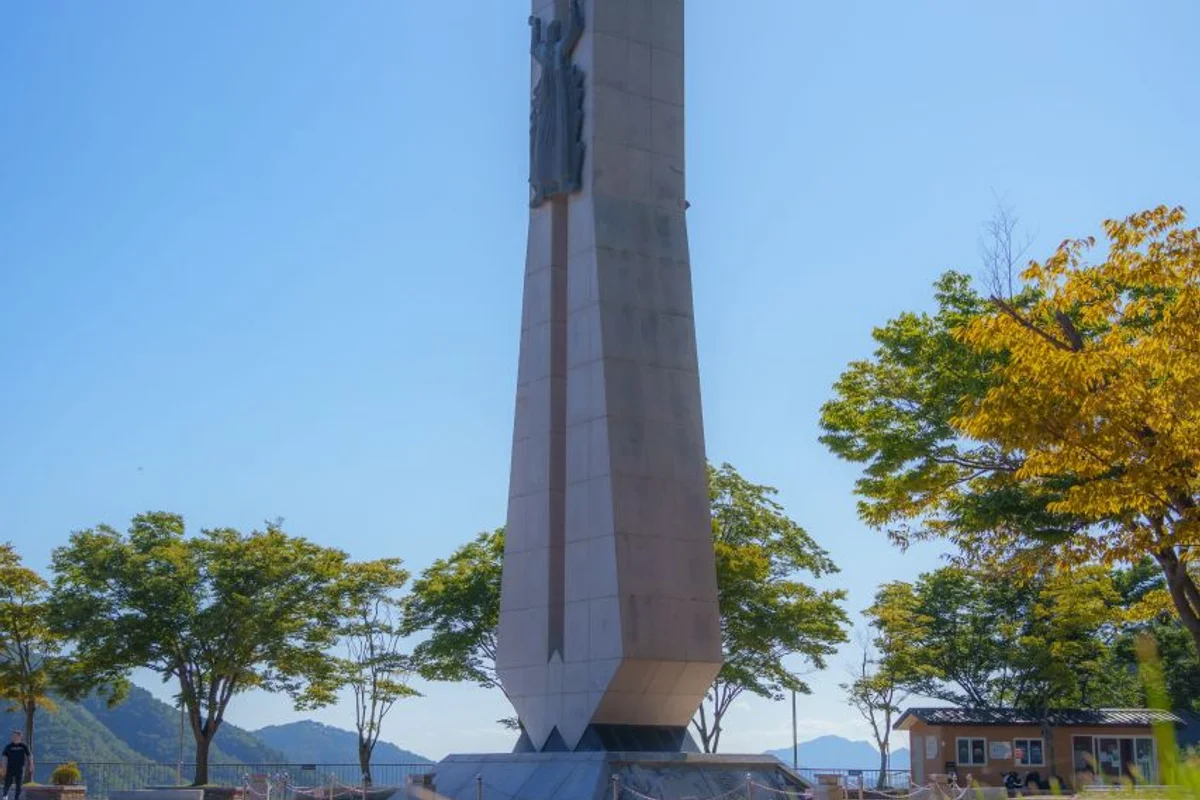 소양호 자전거 도로의 시작, 소양강댐준공기념탑 - 소양호자전거도로 여행